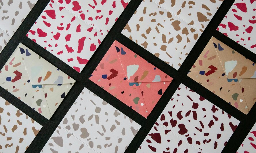 Différence entre papier cardstock, bristol et kraft pour le scrapbooking